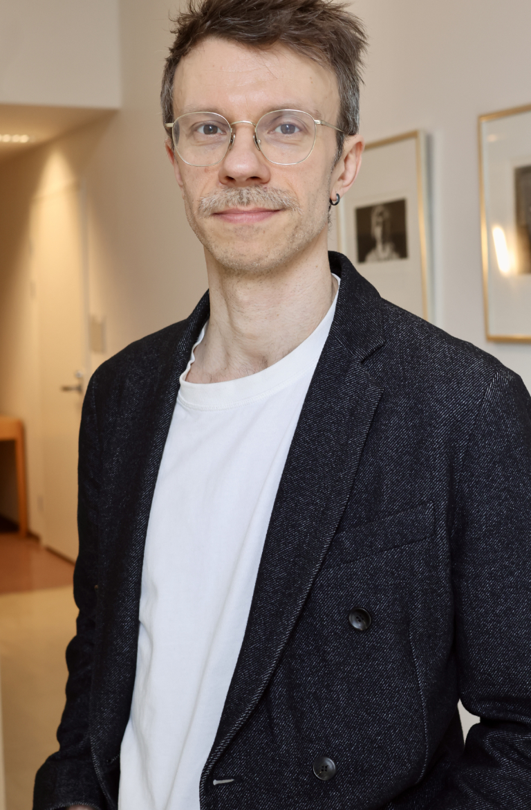 Samuli Reijula looking at the ceiling